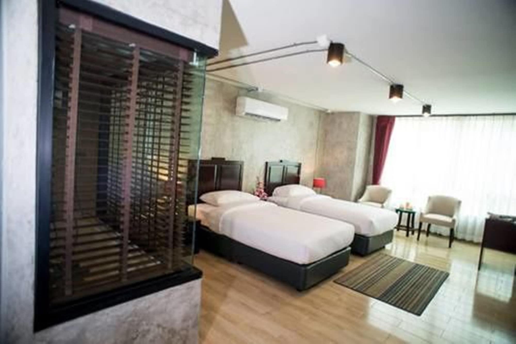 Hotel Prestige Chiang Mai Exterior foto
