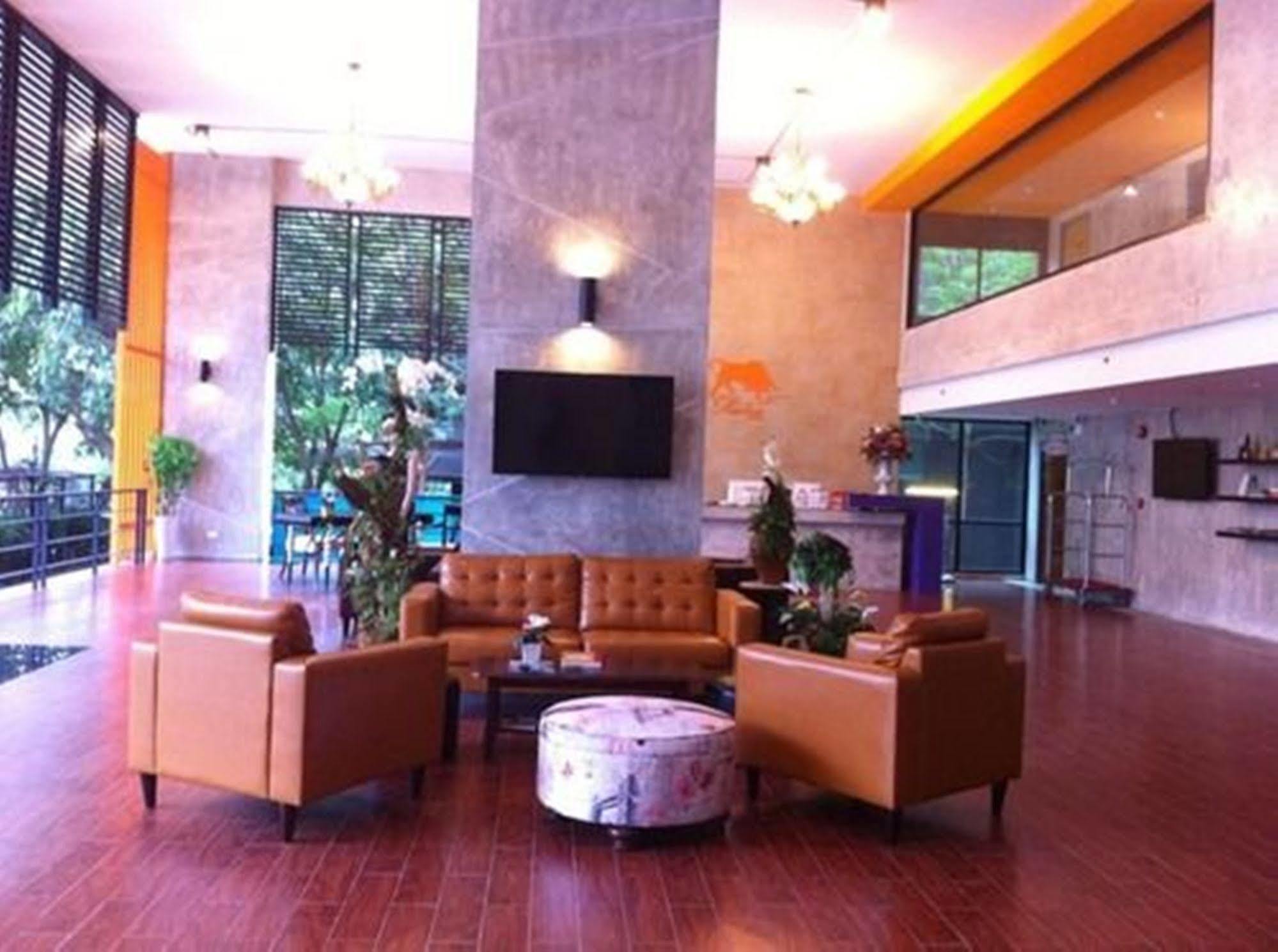 Hotel Prestige Chiang Mai Exterior foto